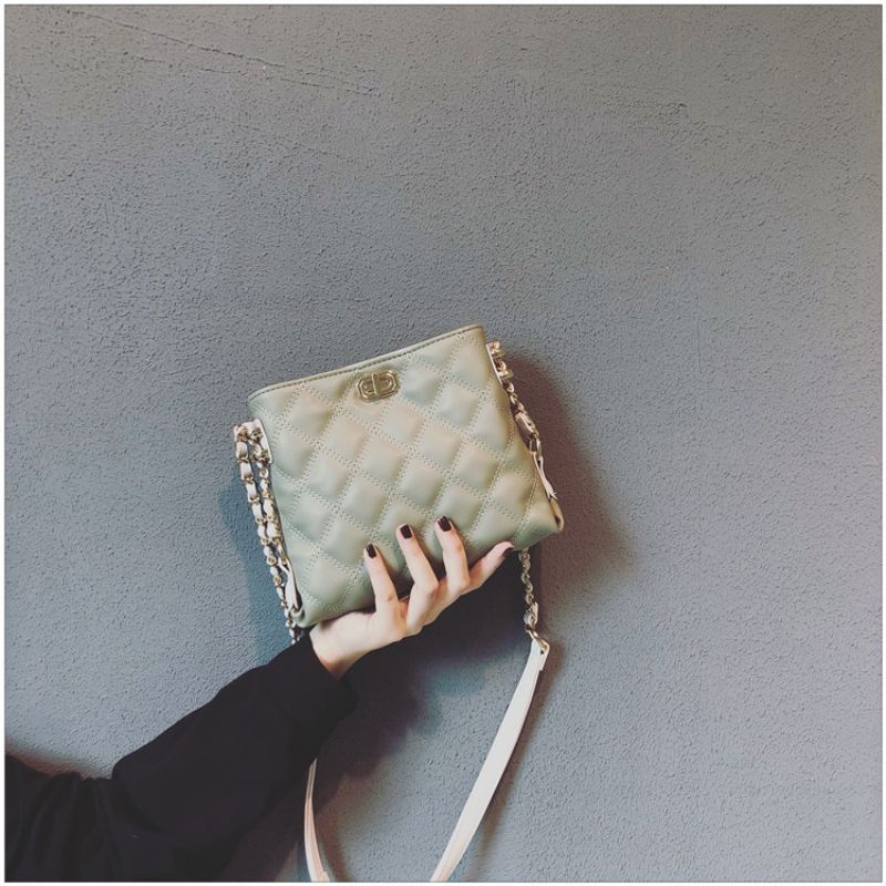 2024 Phong Cách Mới Phiên Bản Hàn Quốc Túi Messenger Phù Hợp Cao Cấp Niche Kim Cương Dây Xích Túi