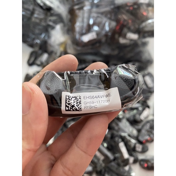 Tai nghe cổng tròn zin máy của Samsung.