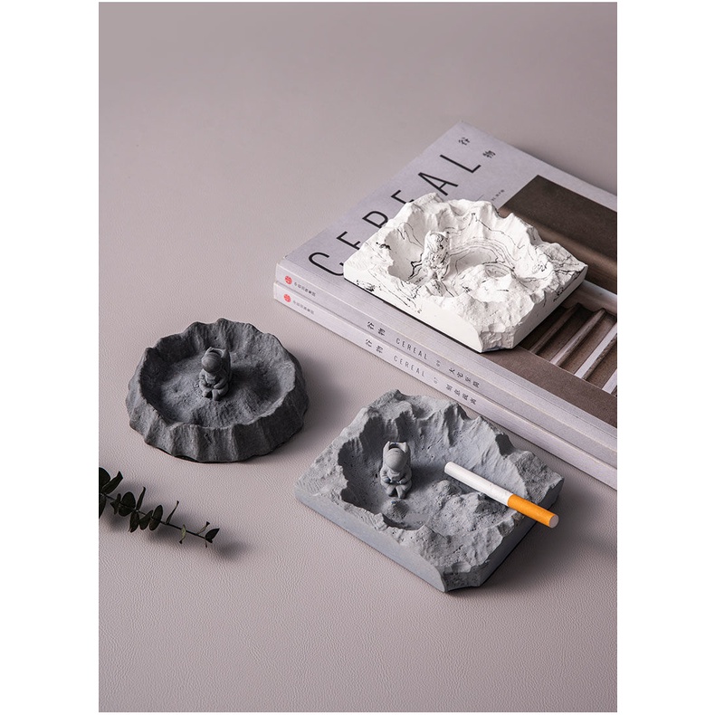 Gạt Tàn Thuốc Cao Cấp Thiết Kế Hình Phi Hành Gia Độc Đáo Phong Cách Bắc Âu Sang Trọng