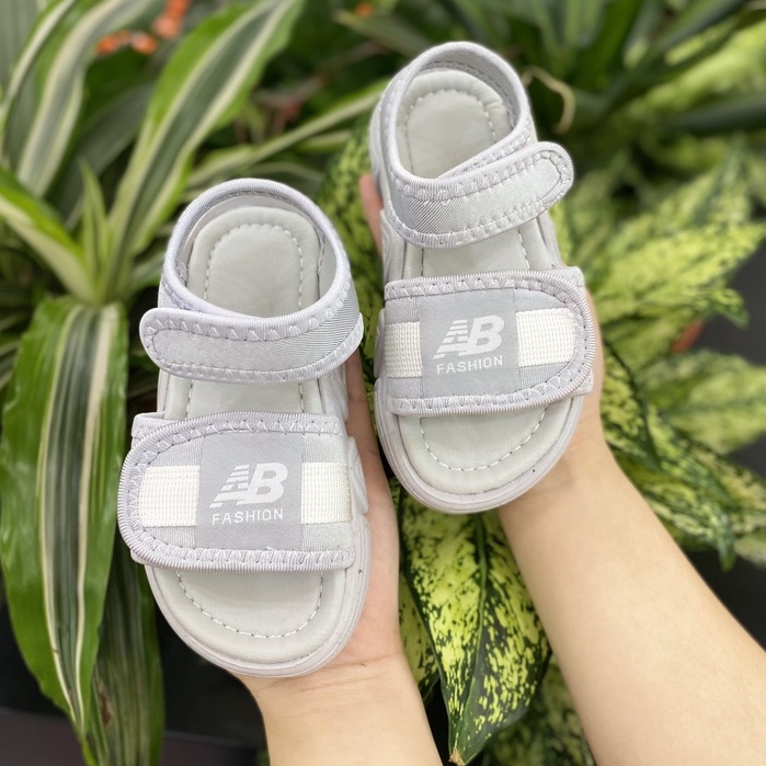 Sandal Thể Thao Siêu Nhẹ Quai Ngang Đế Êm Phong Cách Thời Trang Cá Tính Cho Bé