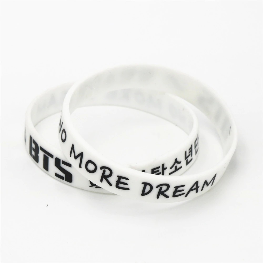 Set 2 Vòng Cao Su BTS Trắng Đen