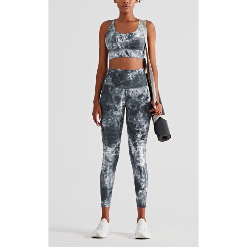 Trang phục áo ngực và quần legging lưng cao chỉnh được sành điệu cho nữ