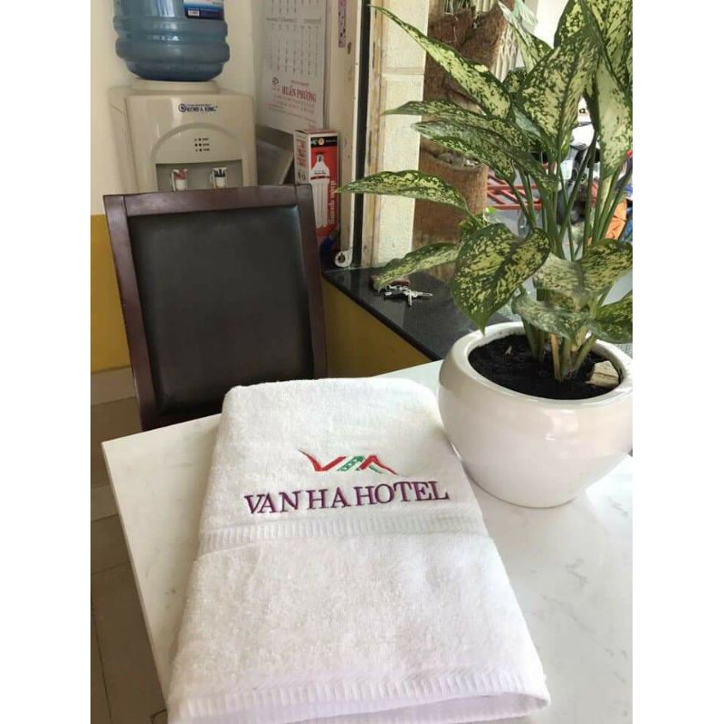 KHĂN TRẮNG KHÁCH SẠN DÀY  DỆT THÊU LOGO KHÁCH SẠN THEO YÊU CẦU, COTTON HÚT NƯỚC TỐT, MỀM MẠI