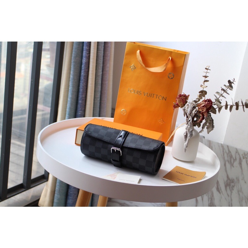 Túi cầm tay dáng trống cho nam và nữ thương hiệu Louis Vuitton LV cao cấp mẫu mới