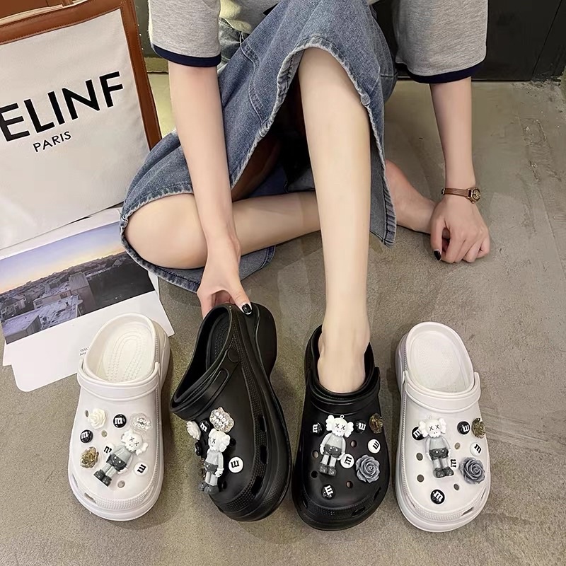 Dép Crocs đính đá gấu ảnh thật ở cuối