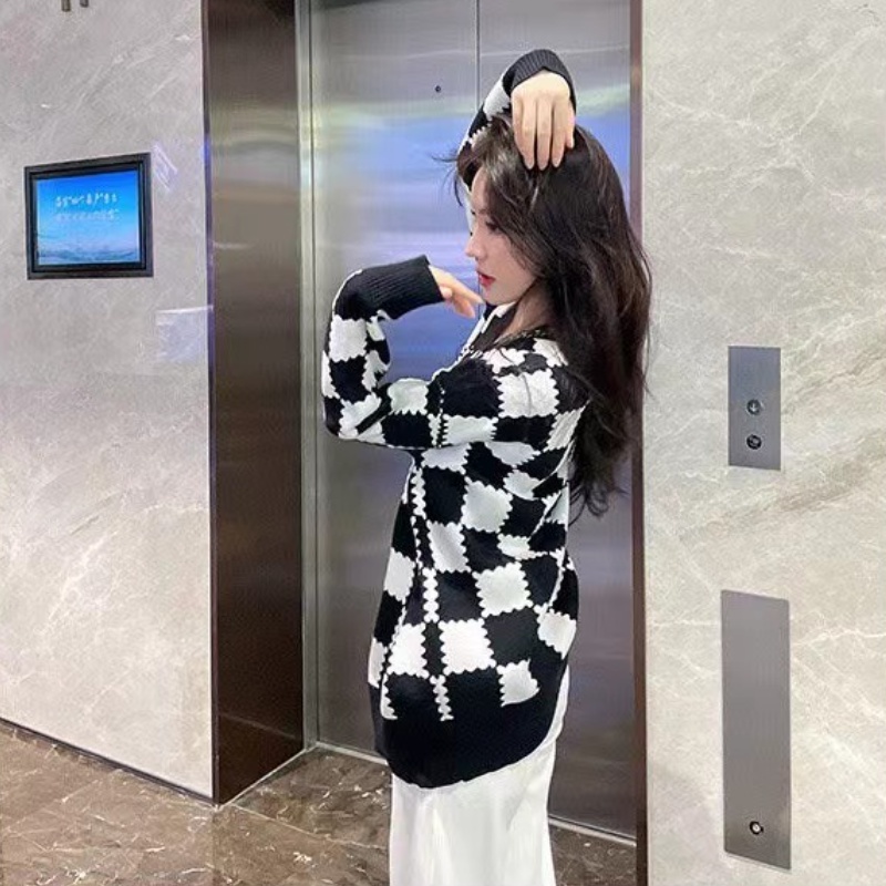 Áo khoác len cardigan dáng rộng họa tiết sọc caro thiết kế thời trang mùa đông phong cách Hàn Quốc cho nữ