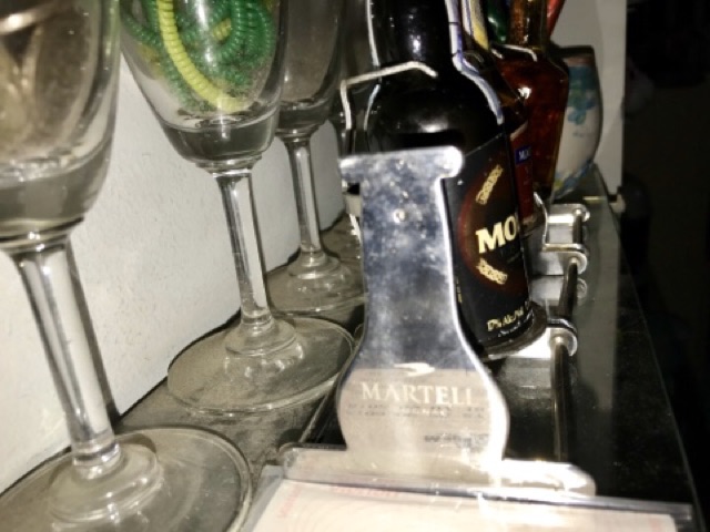 Giá inox để rượu mẫu mini Martell dùng để trưng bày