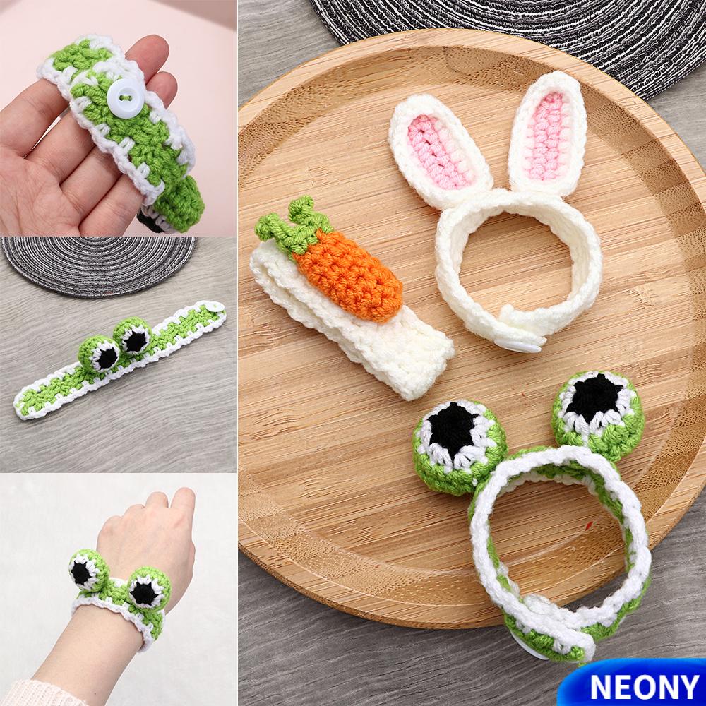 Vòng đeo tay đan len hình tai thỏ / ếch / cà rốt đáng yêu sáng tạo cho bé gái
