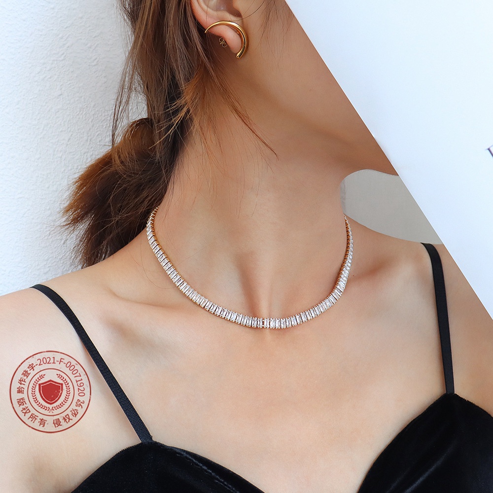 Vòng cổ thép titan mặt đính đá zircon kim cương sang trọng phong cách Pháp