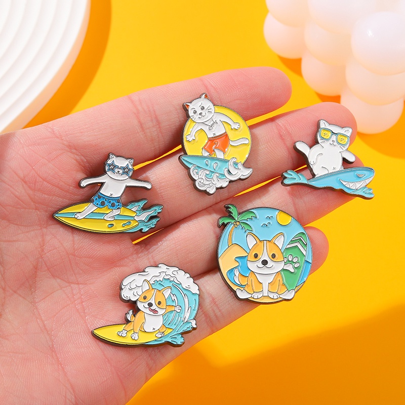 Ghim cài áo QIHE JEWELRY tráng men hình hoạt hình cún và mèo lướt ván dễ thương tùy chọn