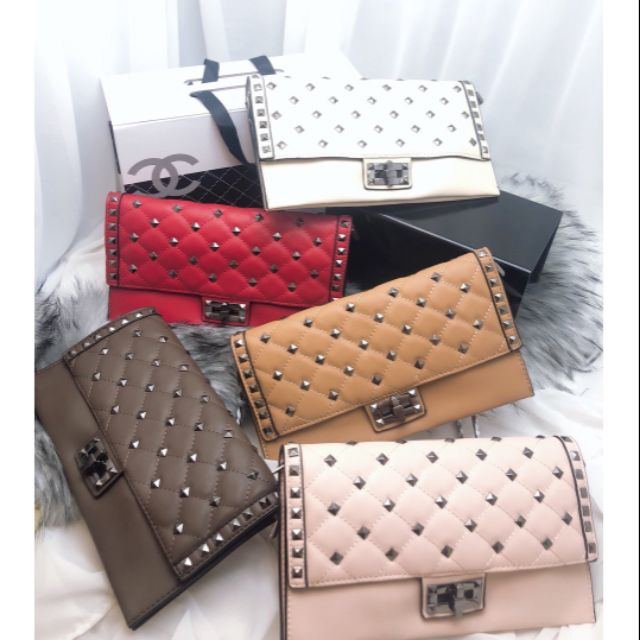 Clutch đinh nhiều màu