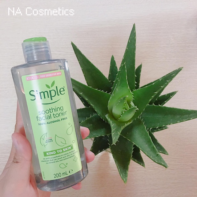 Nước hoa hồng Simple Kind To Skin Soothing Facial Toner