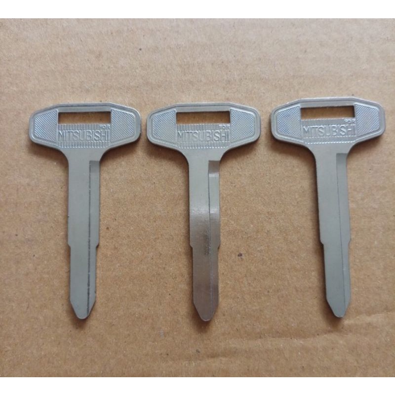 Phôi chìa khoá ô.tô Mitsubishi chuẩn zin ( combo 3 chìa )