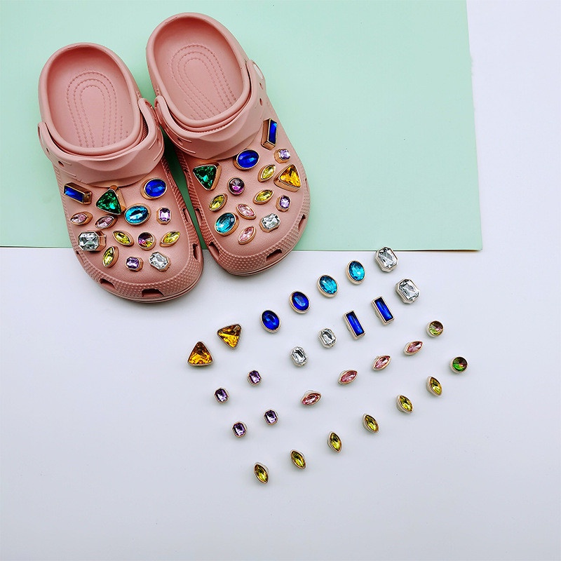 Jibbitz Phụ Kiện Nút Gắn Giày Crocs Đính Đá Kim Cương Màu Sắc Cổ Điển Có Thể Tháo Rời Cho Nữ