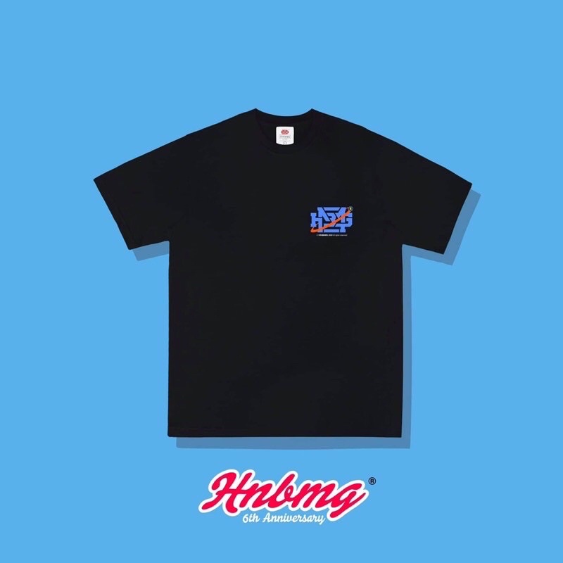 Áo Tay Ngắn HNBMG 6TH ANNIVERSARY TEE "104" BLACK