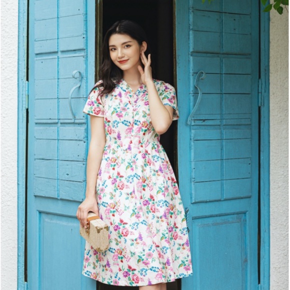 Váy Xoè Trắng Hoa Hồng Dáng Dài LÁ IN HOA (38-72KG) Cổ V Cộc Tay