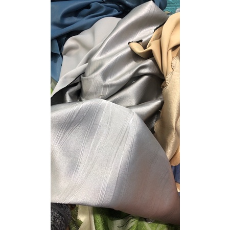 Vải gấm may rèm giá rẻ - vải gấm bóng chống nắng 90% (màu xám trắng)