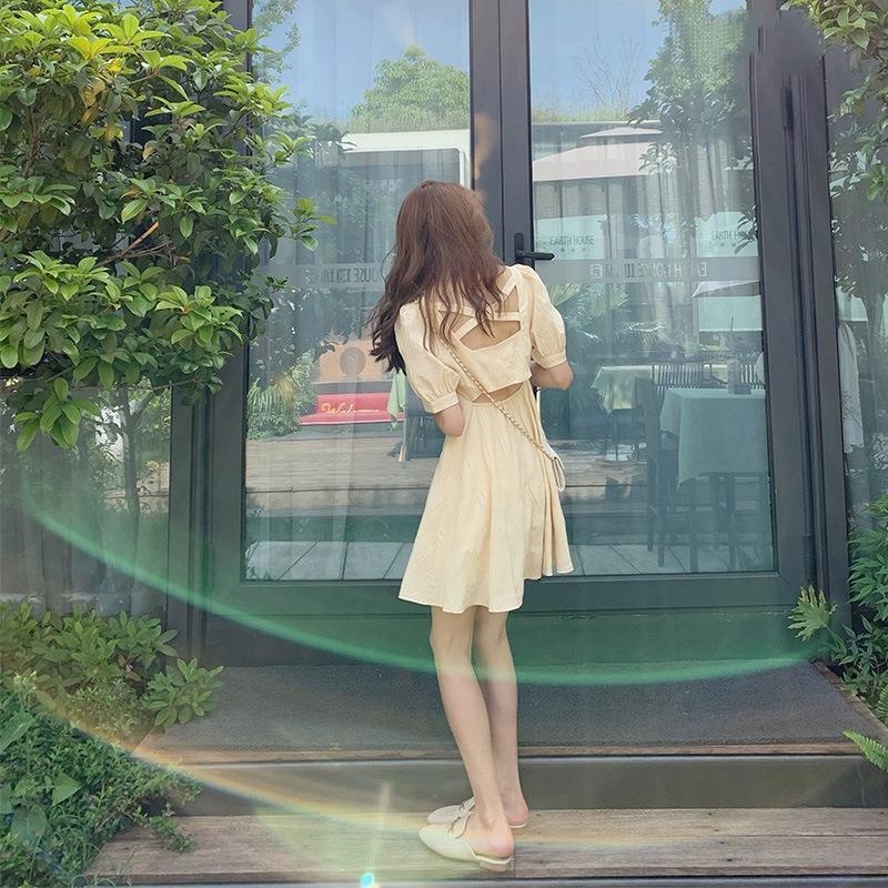 Đầm chữ A MURIOKImàu vàng nhạt tay phồng hở lưng thanh lịch phong cách Hàn Quốc cho nữ