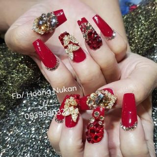 Móng tay thiết kế có hình thật