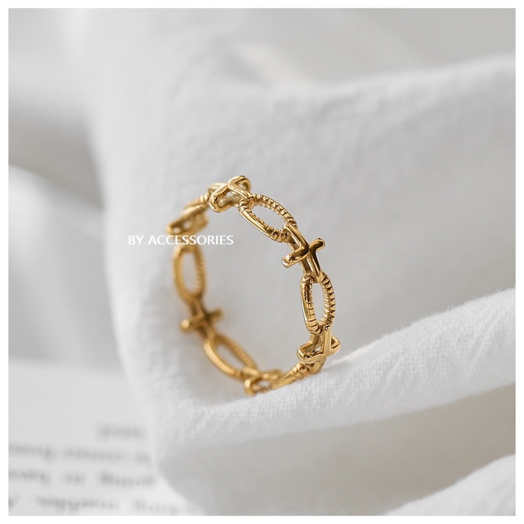 Nhẫn titan cách điệu dấu thập phối oval rỗng xinh không gỉ