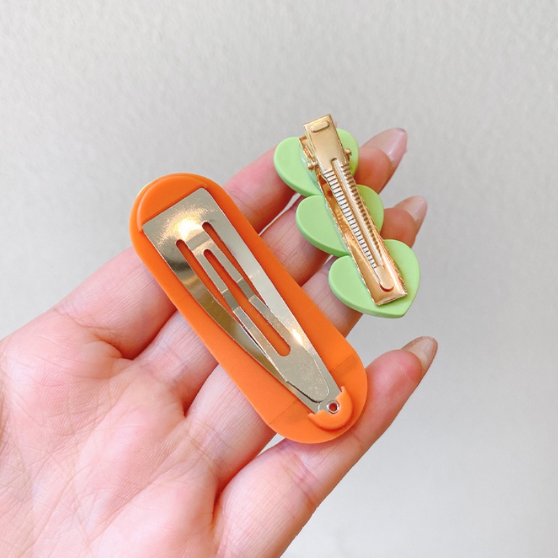 Kẹp tóc nhựa hình trái tim màu sắc đơn giản cho bé