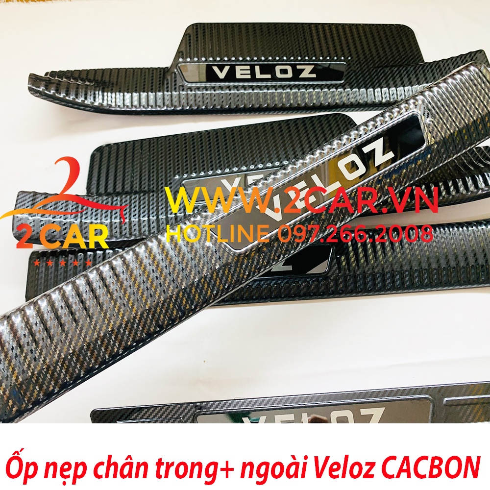 Ốp Bậc Cửa, Nẹp Bước Chân Toyota VELOZ 2022 - 2023 VÂN CARBON cao cấp- CHỮ TRÁNG GƯƠNG