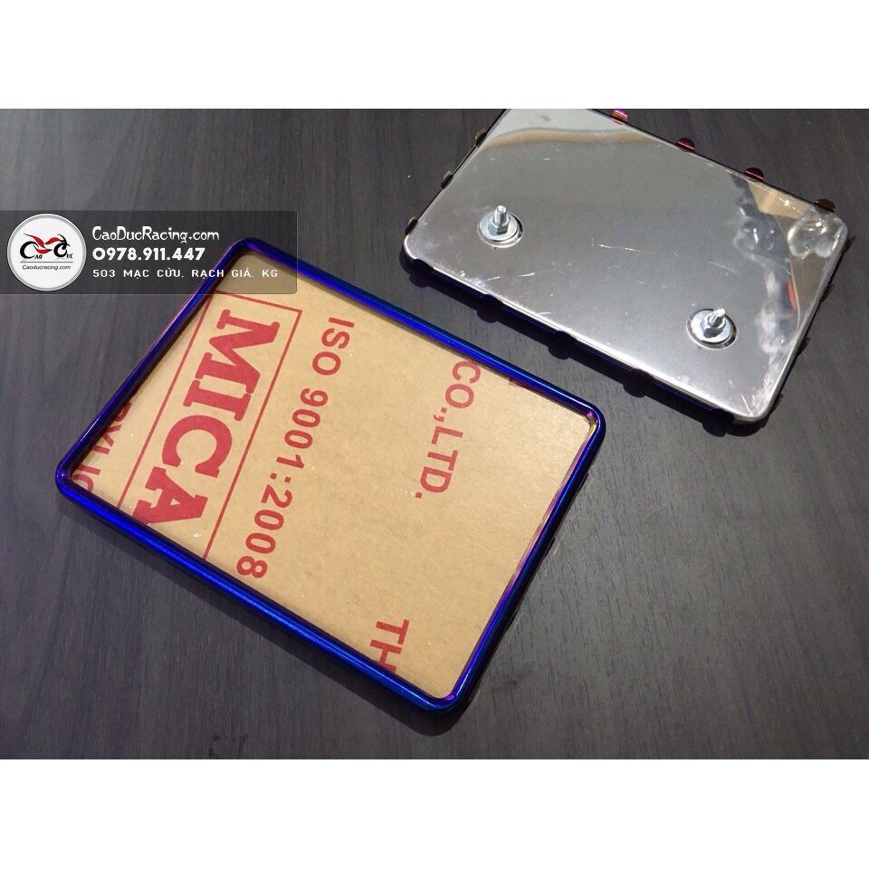 Khung biển số loại 1 Titan - vàng - 7 màu - Full bộ cả mica và viền màu | BigBuy360 - bigbuy360.vn