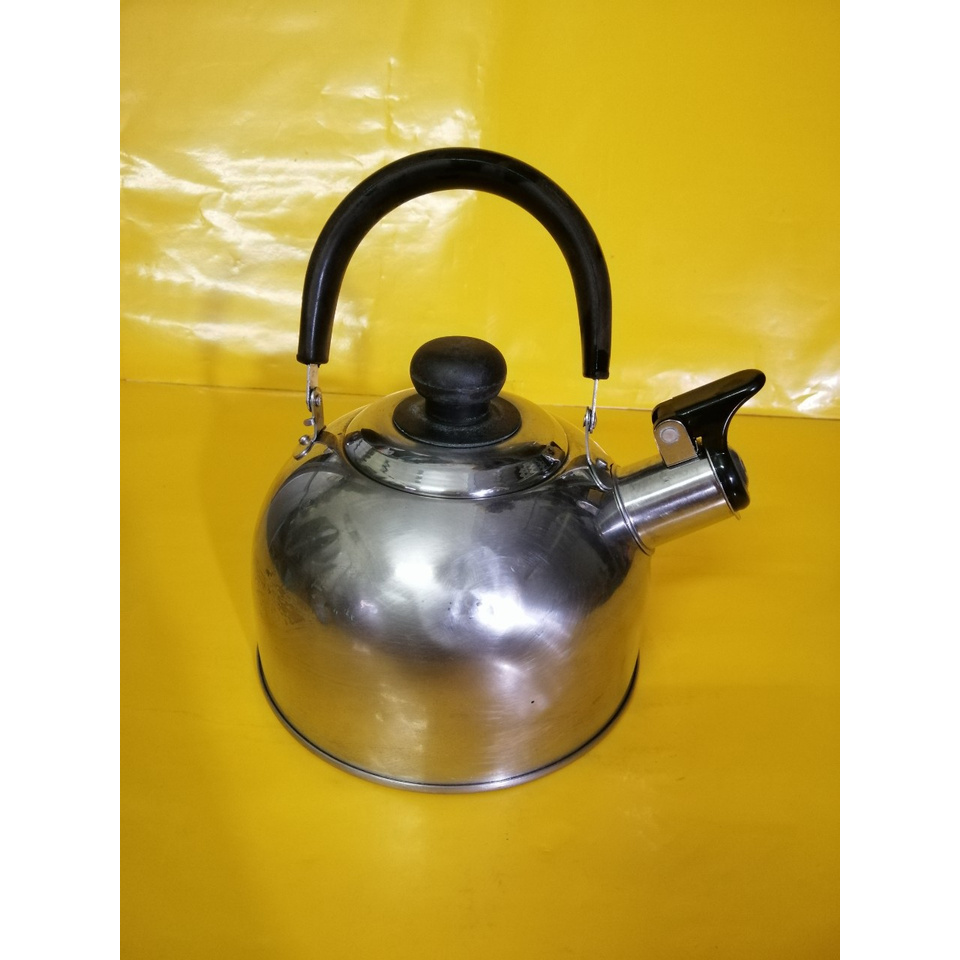 Ấm inox có còi hú nội địa Nhật (2L) (136), dùng được bếp từ