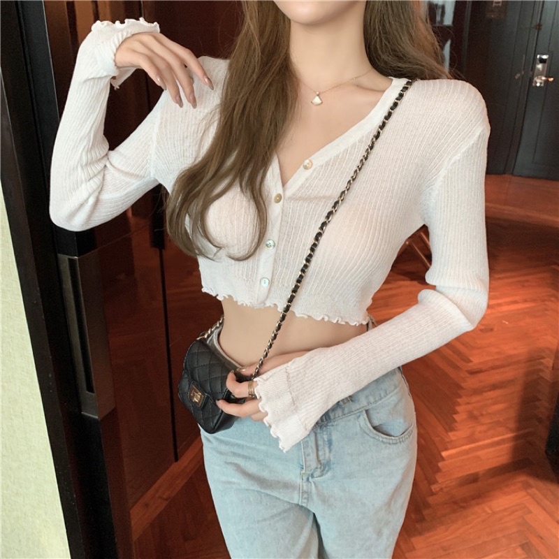 Áo len gân mỏng tay loe dáng croptop trendy 2021