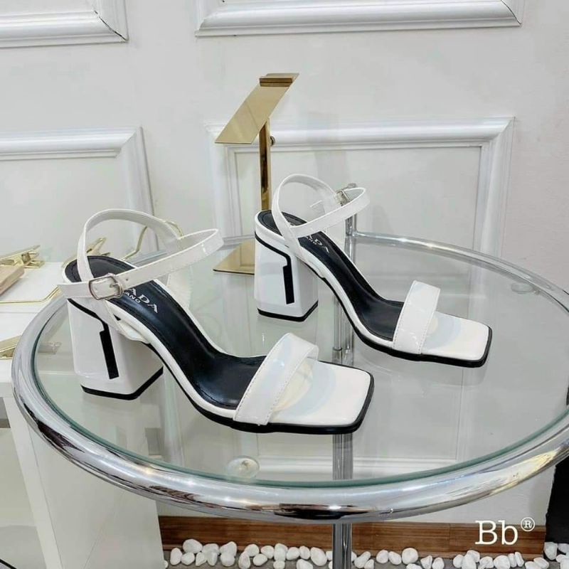 Sandal gót vuông prada. quai ngang