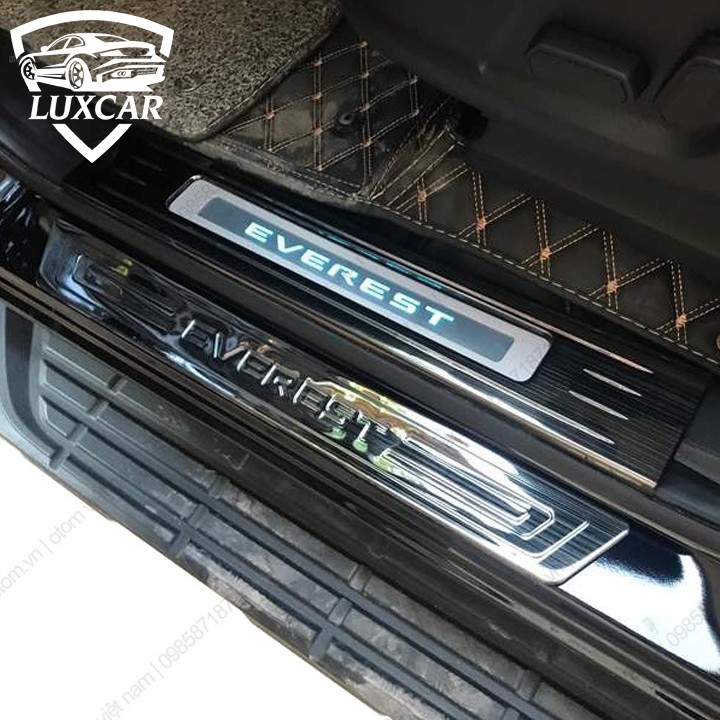 Ốp bậc cửa xe FORD EVEREST - Chất liệu INOX, TITAN cao cấp LUXCAR