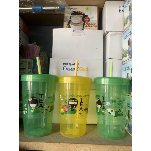 Ly nhựa có nắp và ống hút 500ml