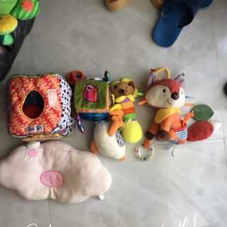 Set đồ chơi gặm nươu, sách vải có nhạc cho bé