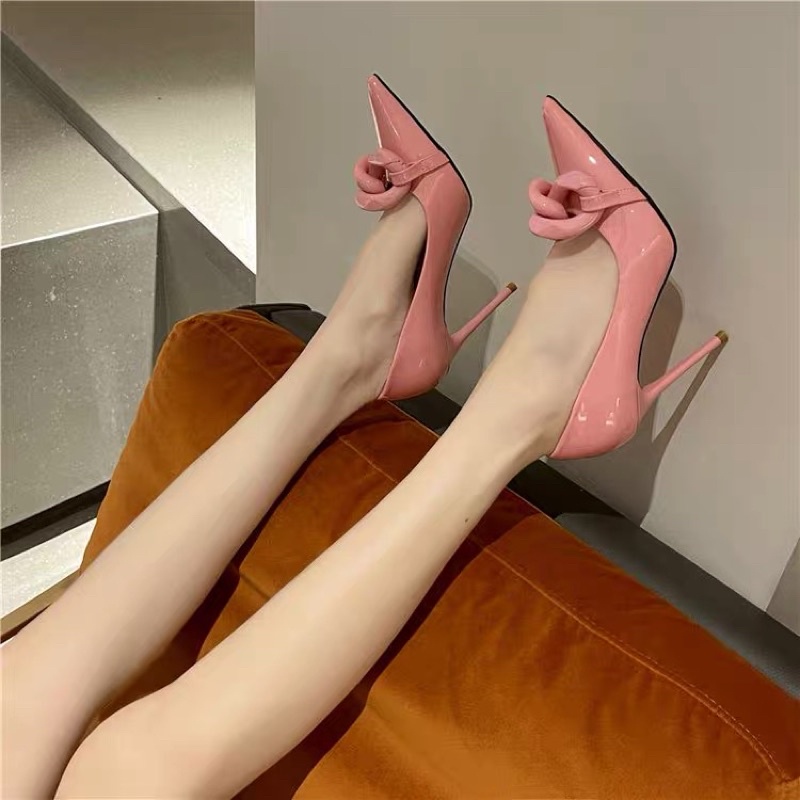 Guốc mũi nhọn da bóng