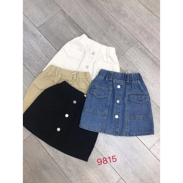 Chân váy nút giữa bé gái