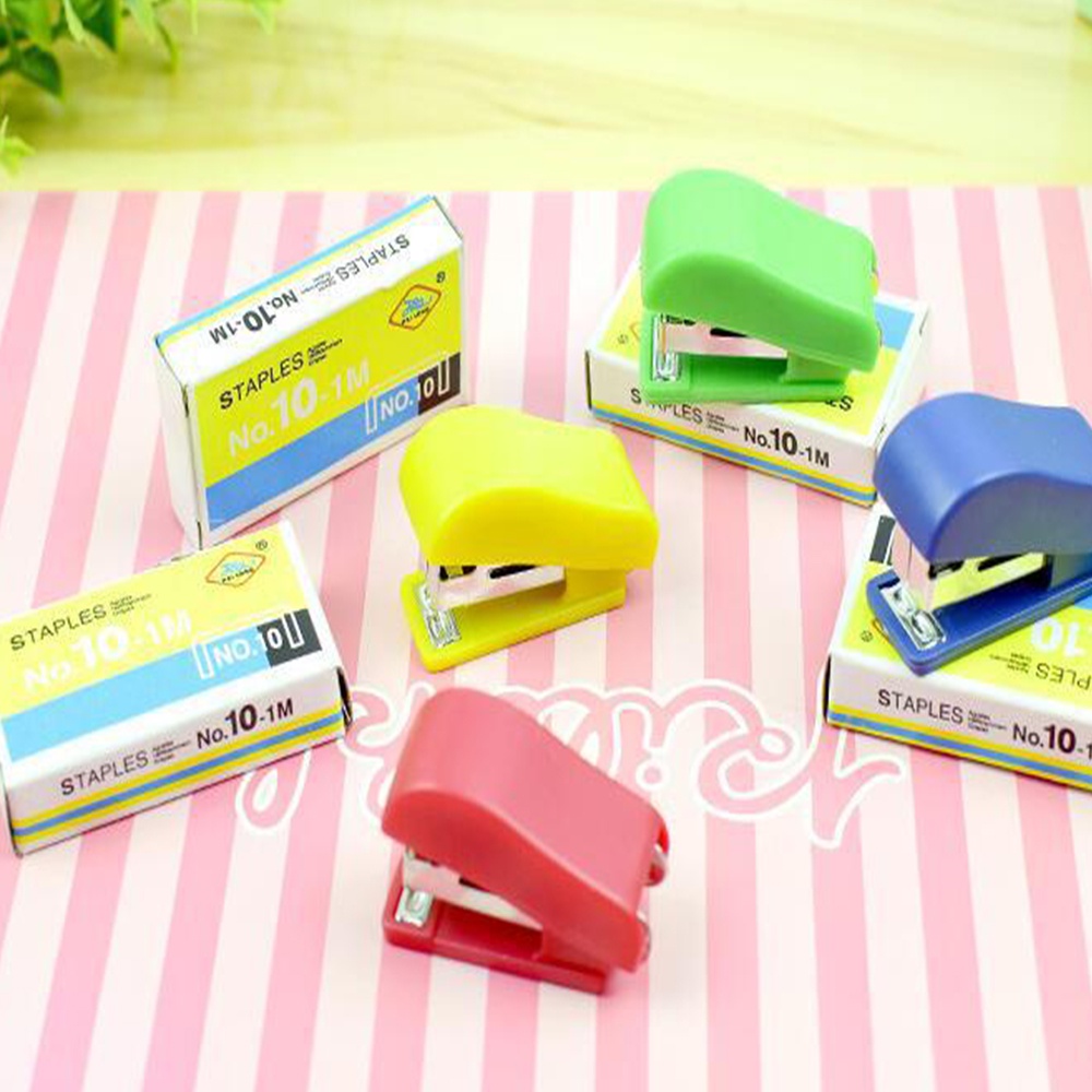 Kim bấm mini số 10 màu ngẫu nhiên thích hợp cho học sinh