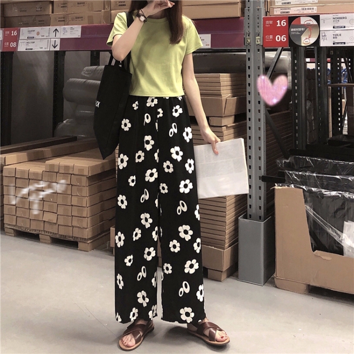 [Mã FAMAYWA giảm 10K đơn 50K] Quần ống suông dáng rộng màu đen vải mỏng dành cho nữ | BigBuy360 - bigbuy360.vn