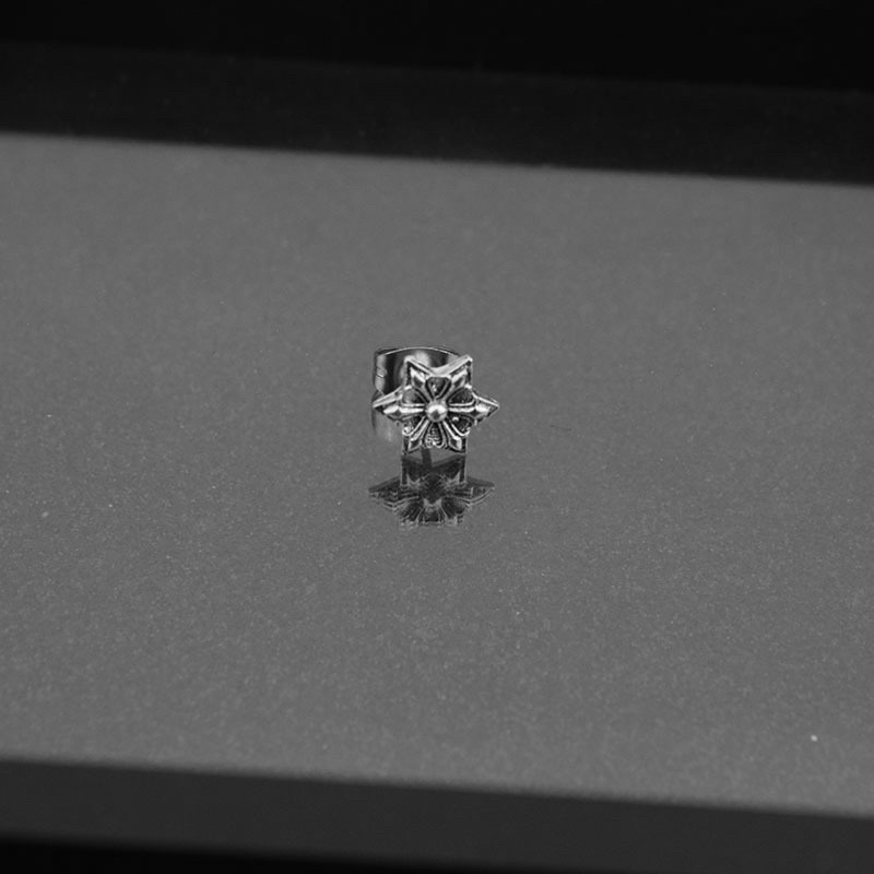 Khuyên tai chrome heart bạc S925 không gỉ thời trang đẹp hiphop nam và nữ,bông tai chorme heart bạc nam (KT4).