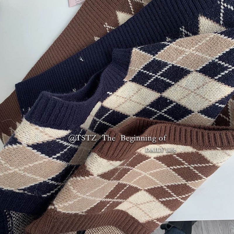Kumi.vn SẴN áo len gile đóng cúc hình trám phối màu cực xinh vintage