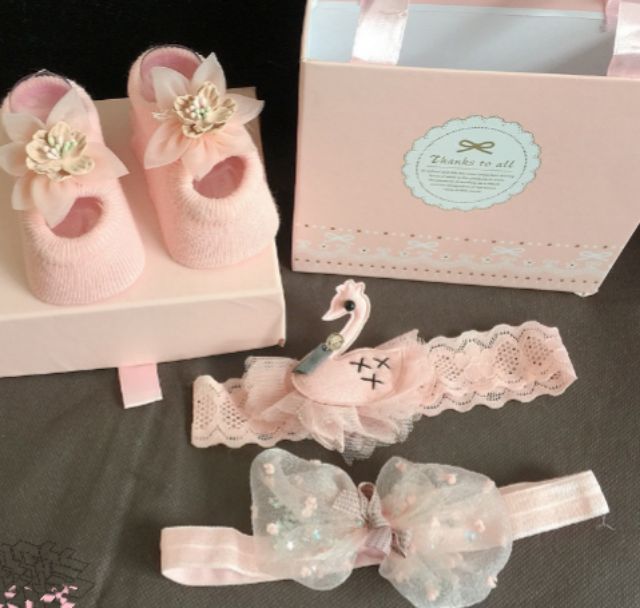 Combo 2 băng đô, 1 vớ full box cho bé đầy tháng hoặc làm quà tặng cho bé