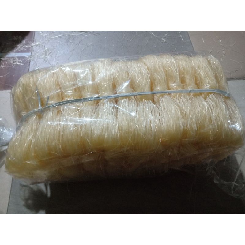 Miến dong Hà Nội, bịch 500g gồm 4 bó, thơm và ngon, sợi miến dẻo và mềm, khi nấu không dính và nát dùng để nấu miến gà