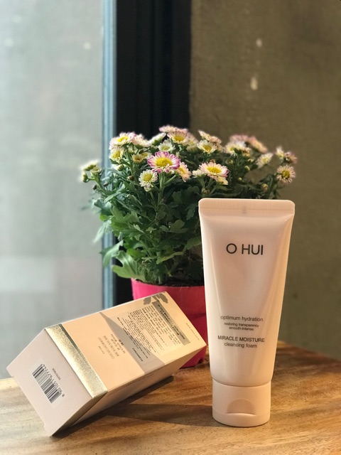 Sữa rửa mặt OHUI dưỡng sáng da chống nhăn 80ml