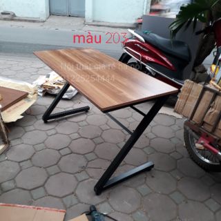 Bàn làm việc chữ Z game thủ (chân đen)120 x 60