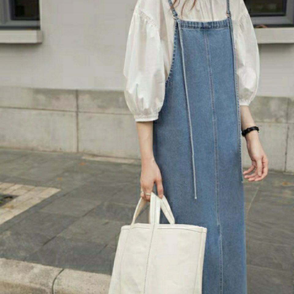 Đầm yếm denim dáng rộng xẻ tà thời trang Hàn Quốc cổ điển