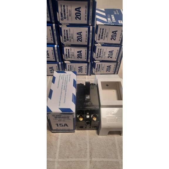 Aptomat /át hộp  điều hoà / bình nóng lạnh cả vỏ 15a 20a 30a SINO-VANLOCK