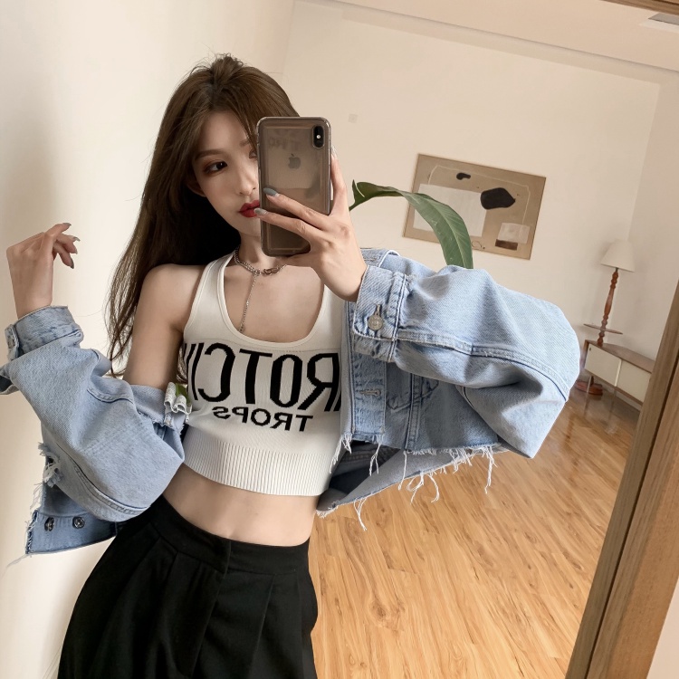 Áo croptop QKOOLE không tay hoạ tiết chữ phong cách Hàn Quốc