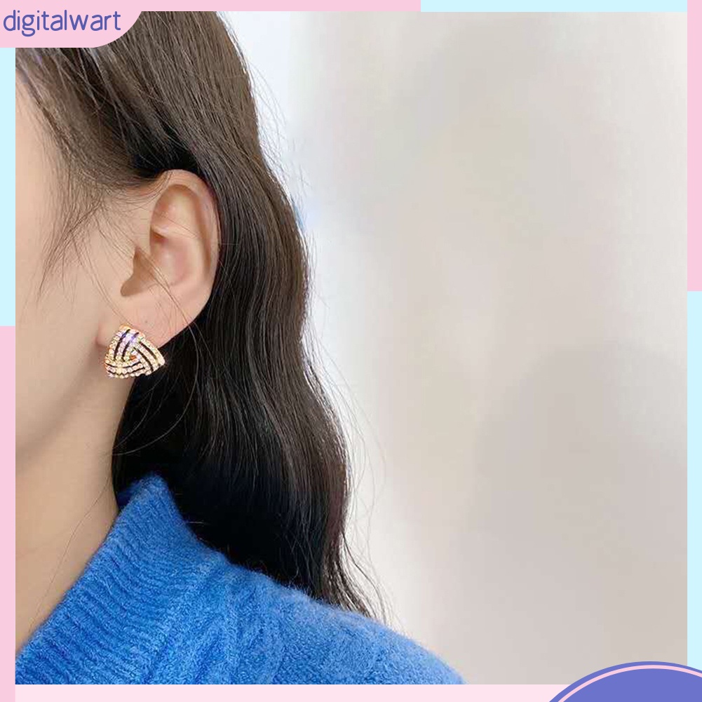 Đôi bông tai hình tam giác đính đá thời trang sang trọng dành cho nữ
