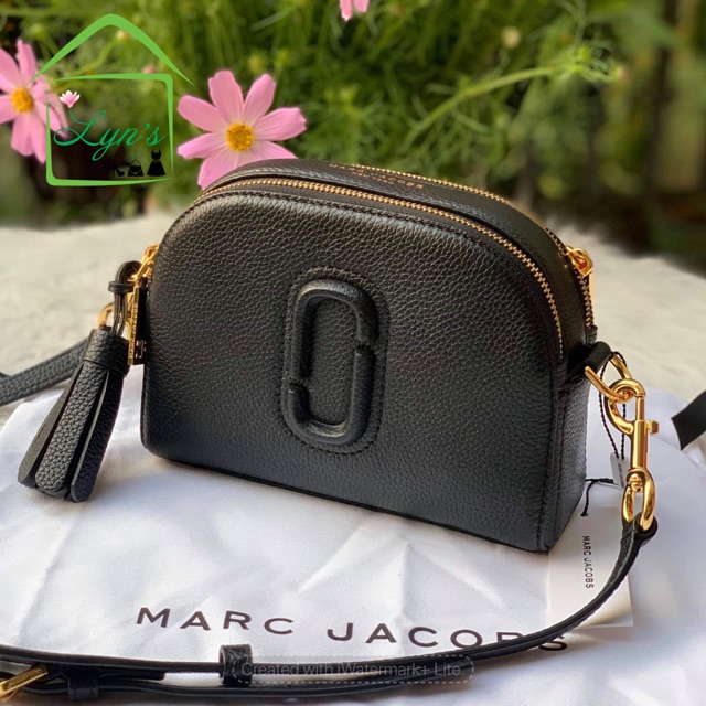 Túi Marc Jacobs shutter chất da sần 2 khoá 2 ngăn kèm charm