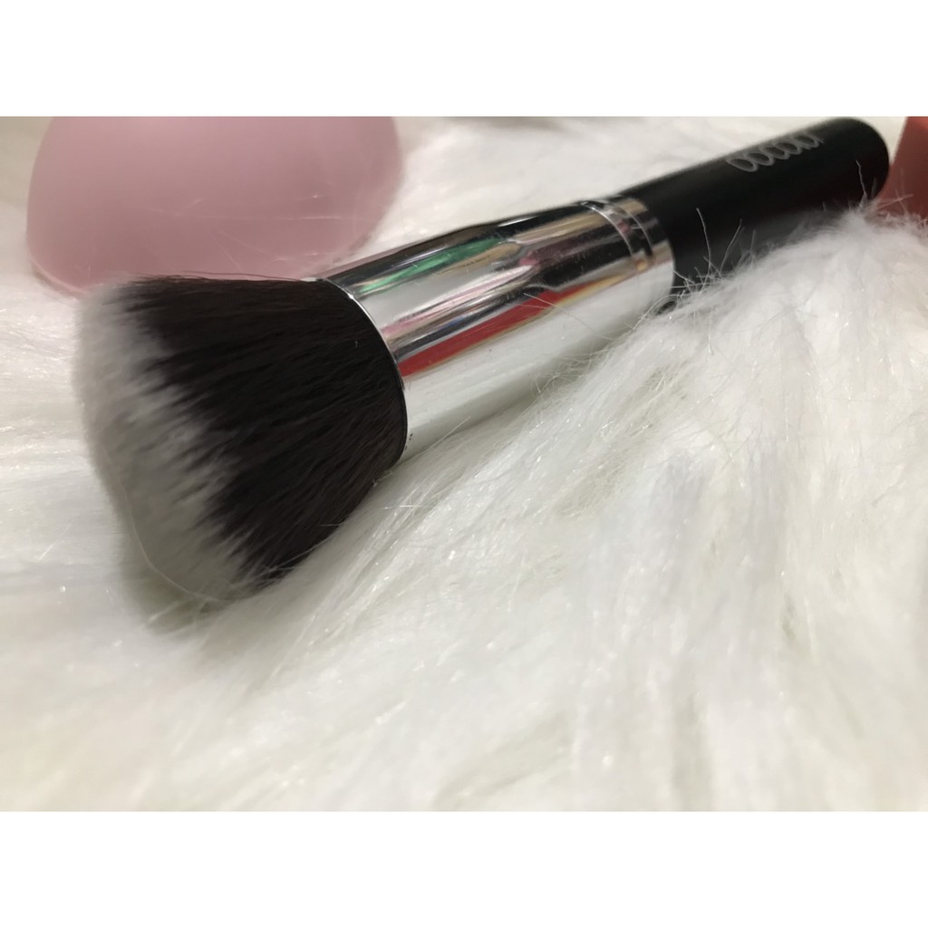 Cọ Trang Điểm Nền Docolor (Cọ Trắng Đen)