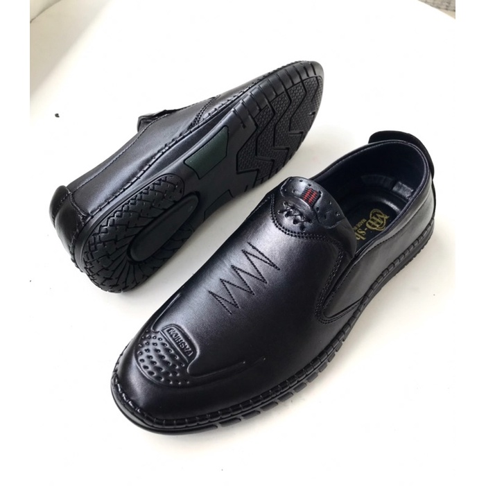 Giày lười nam da bò nguyên tấm..kiểu dáng đẹp..mang êm chân..size từ 37-43..Đế cao su dẻo..được khâu sẵn rất chắc chắn